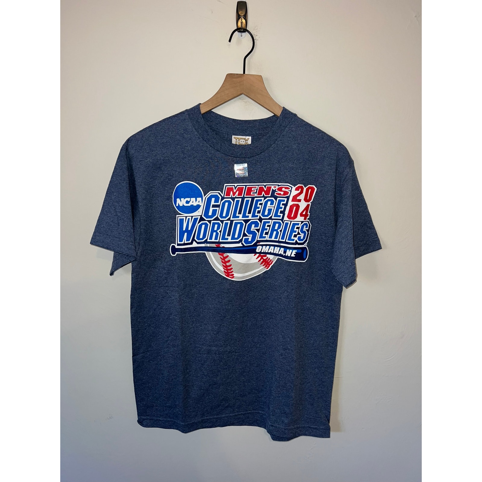 Vintage College World Series Shirt Ncaa Blue Baseball University Tee 2004 Medium